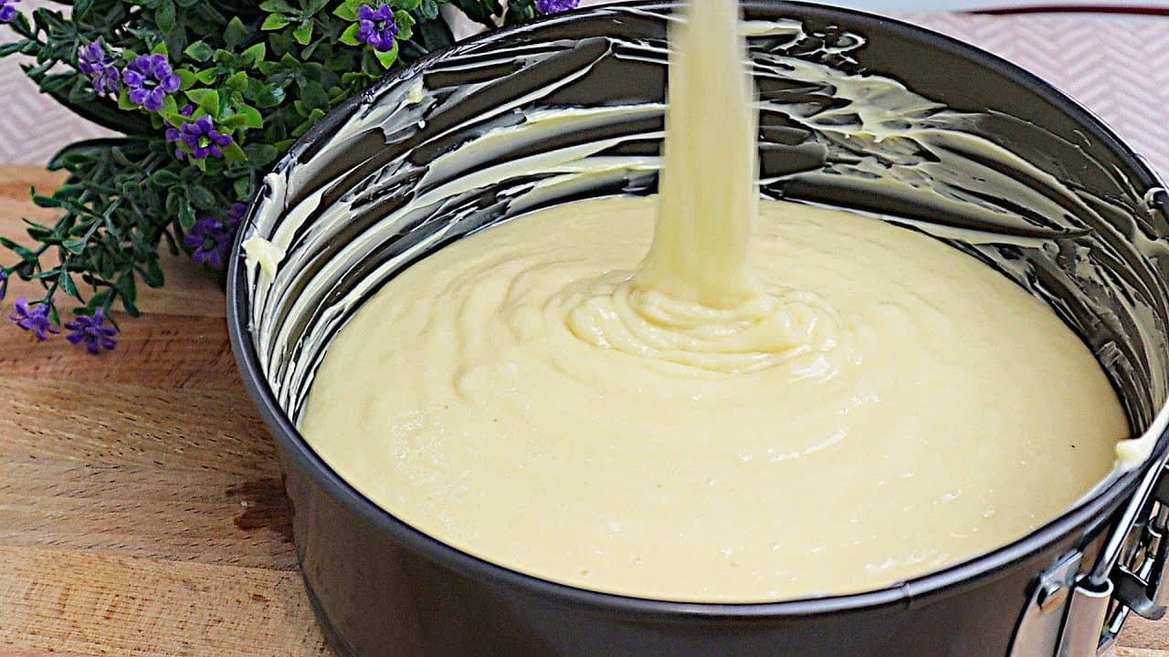 Quick 1-Minute Coconut Milk Cake with Shredded Coconut
