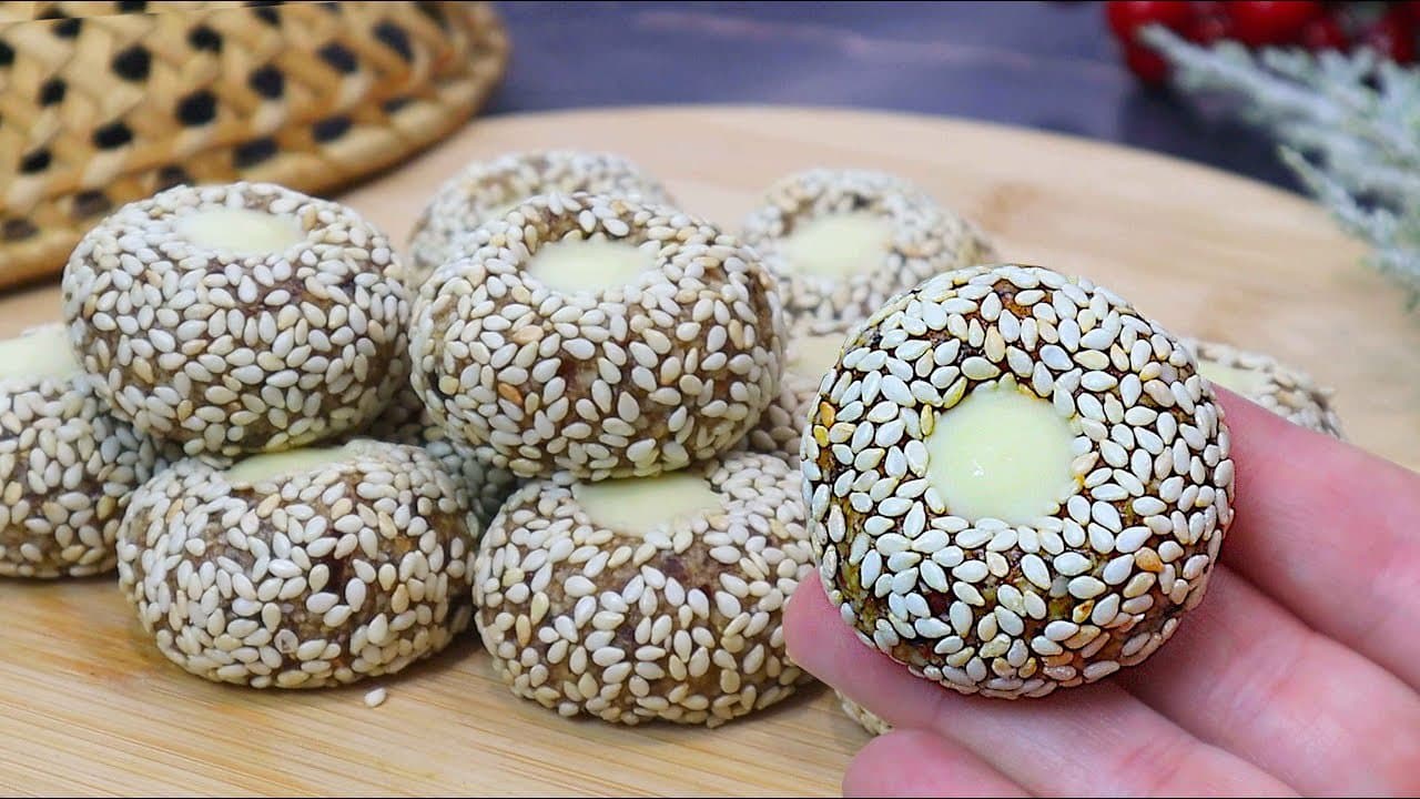 Bouchées cacahuète-sésame-datte végétaliennes (3 ingrédients)