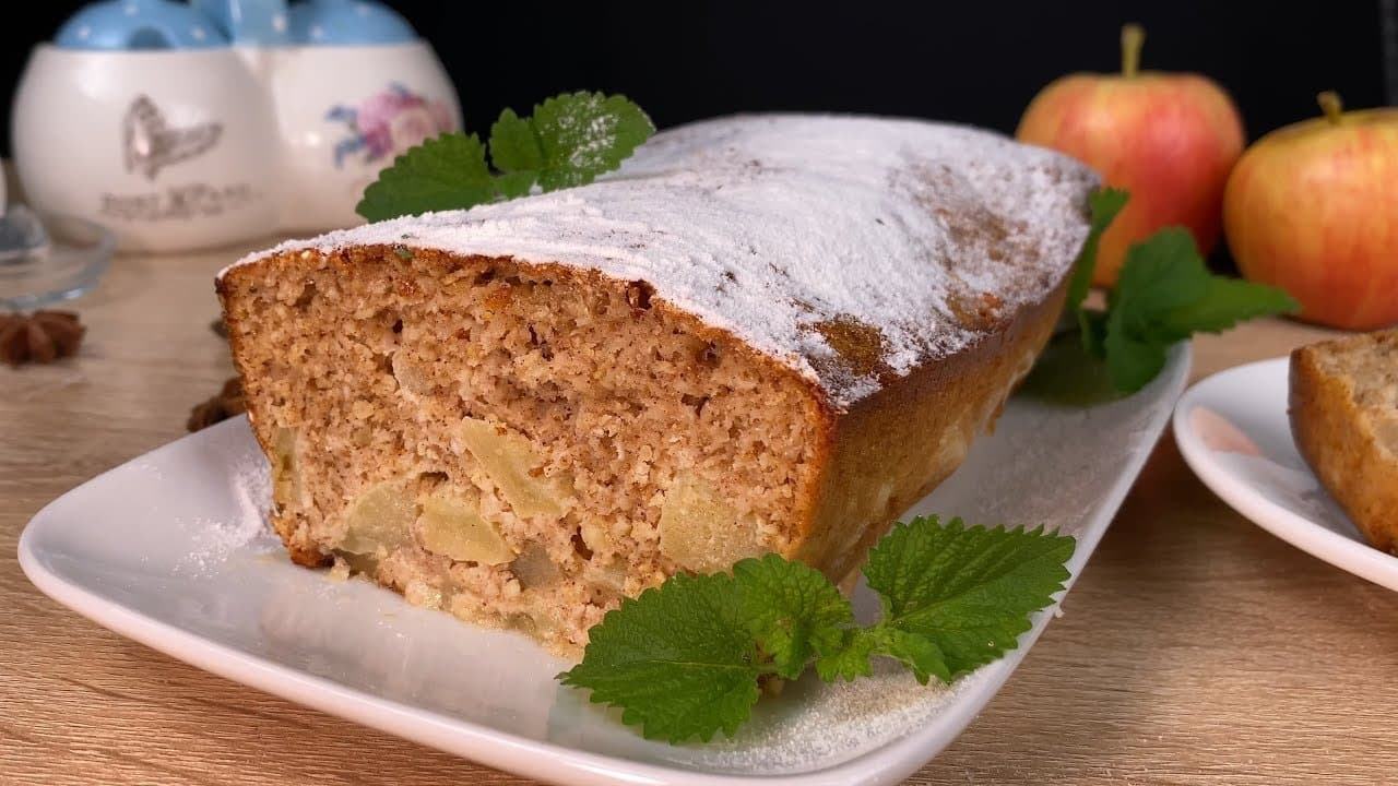 High-Protein Apple Oatmeal Breakfast Cake (No Flour)