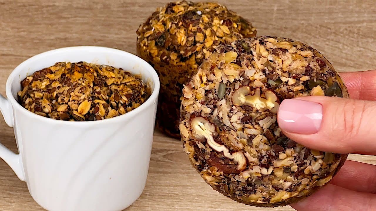Pan atómico de avena y frutos secos al horno en tarros