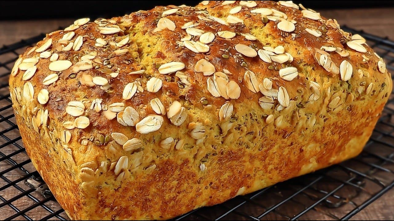 Herzhaftes Brokkoli-Hafermehl-Brot mit Kürbiskernen