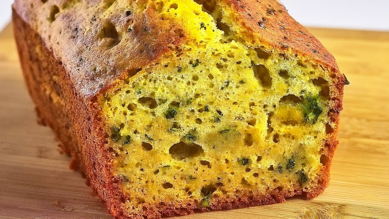Pain au fromage, courgette et semoule de maïs au yaourt (sans gluten)