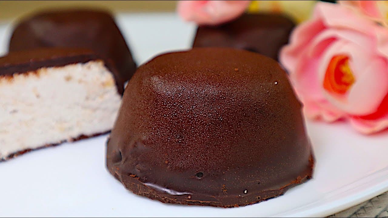Bocados de requesón, nueces y chocolate altos en proteínas