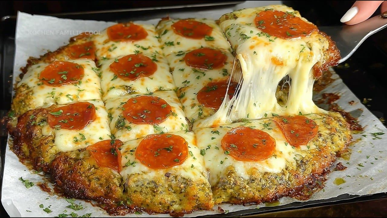 Keto-Pizza mit Brokkoli-Boden und griechischem Joghurt (Mehlfrei)