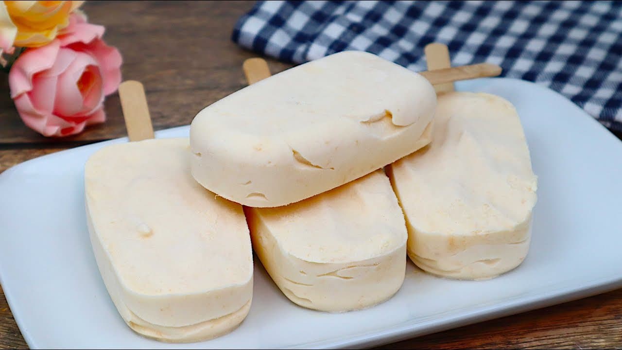 Helado keto de melocotón y nata con 2 ingredientes