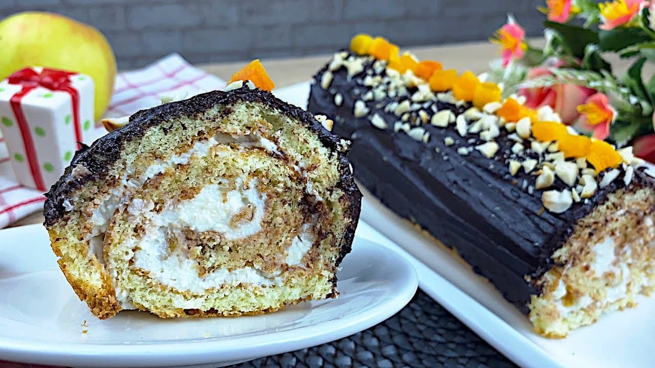 Kalorienarme Ricotta-Erdnuss-Weihnachts-Biskuitrolle