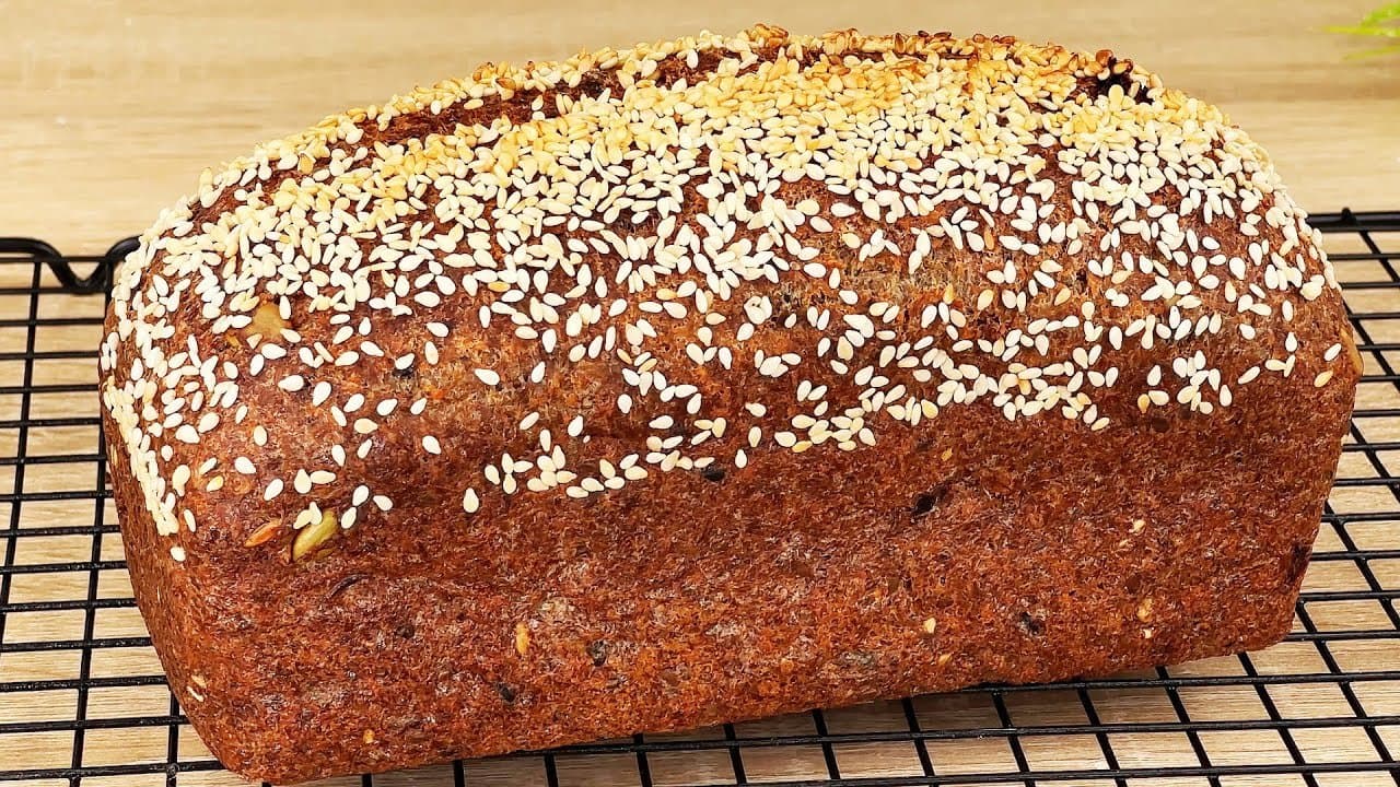 Pain aux haricots mungo, noix et tomates séchées