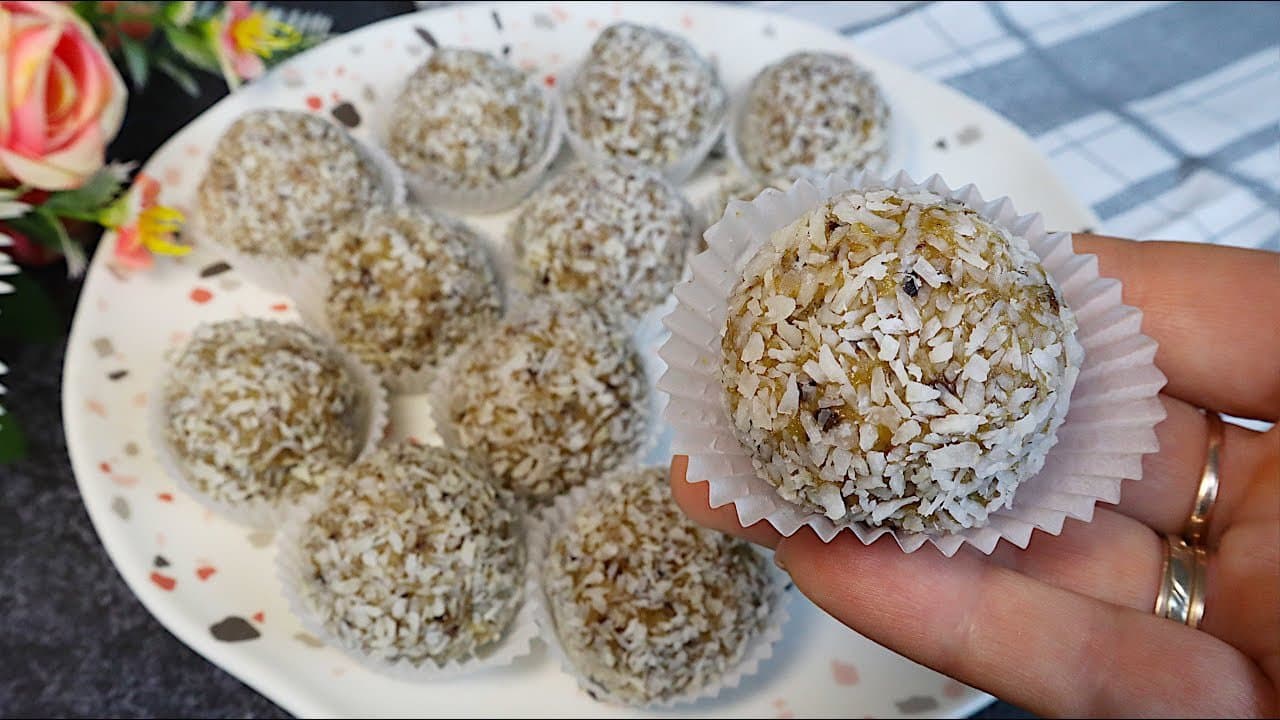 No-Bake 2-Ingredient Date Coconut Energy Balls