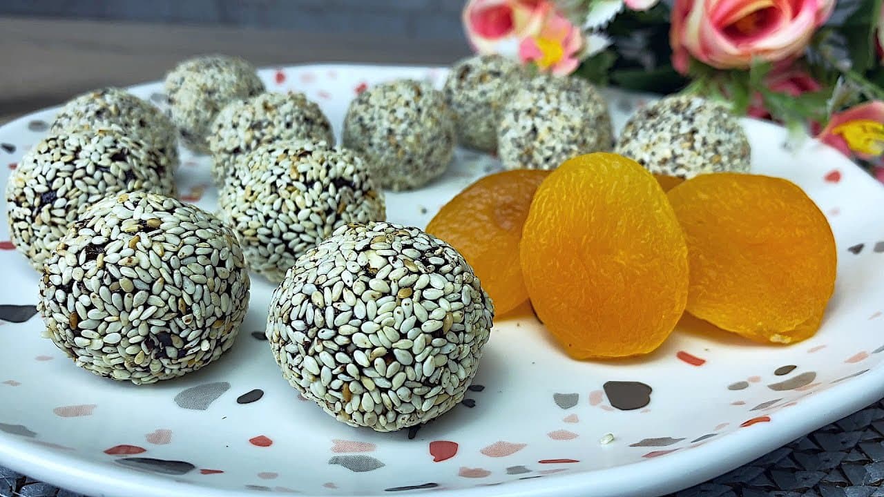 No-Bake 3-Ingredient Apricot Cashew Truffles
