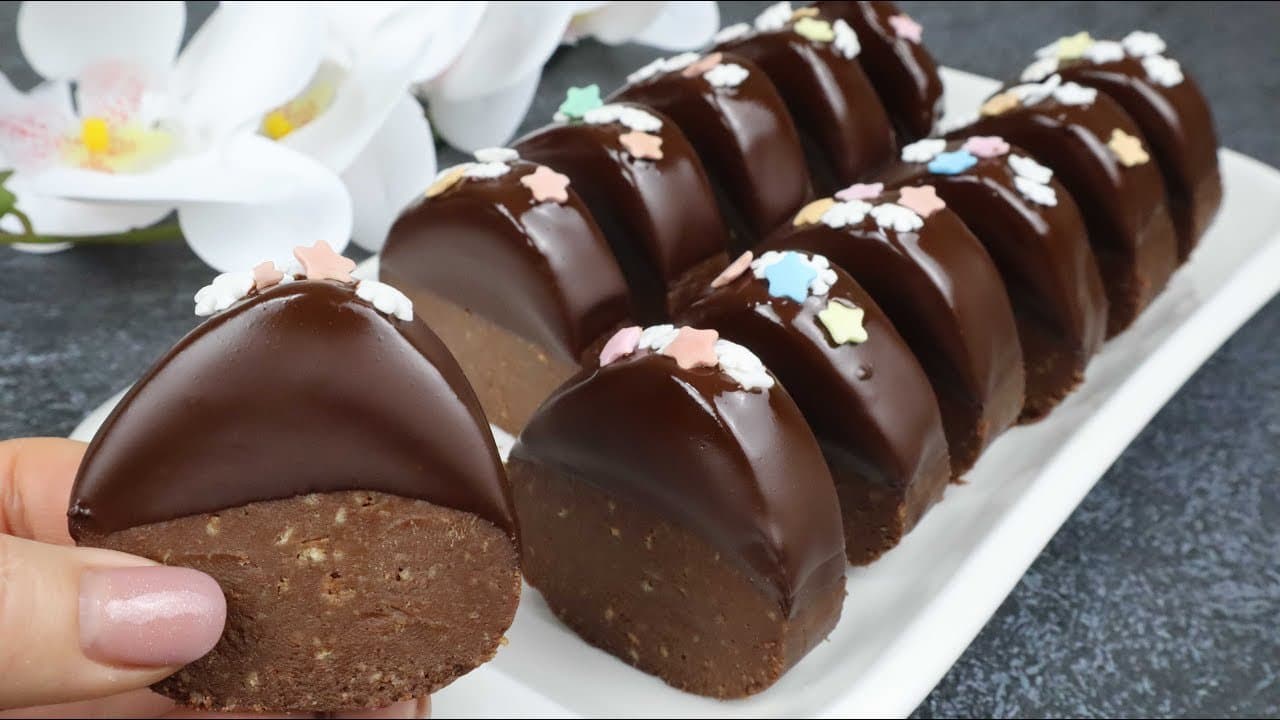 Tarta navideña sin horno con migas de galleta y chocolate