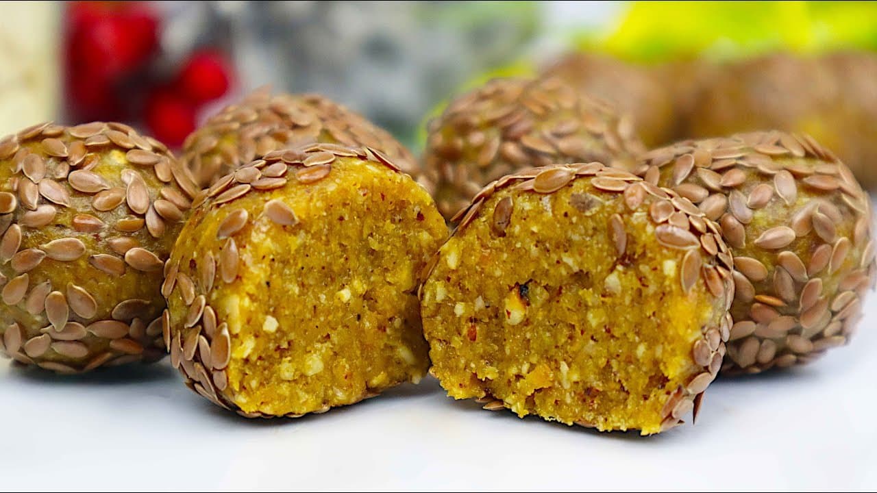 Bouchées énergétiques aux noix mélangées et raisins secs sans cuisson
