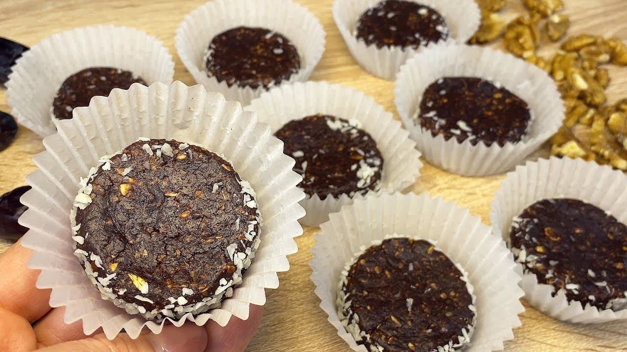 Bocaditos sin horno de avena, dátiles y chocolate en 5 minutos