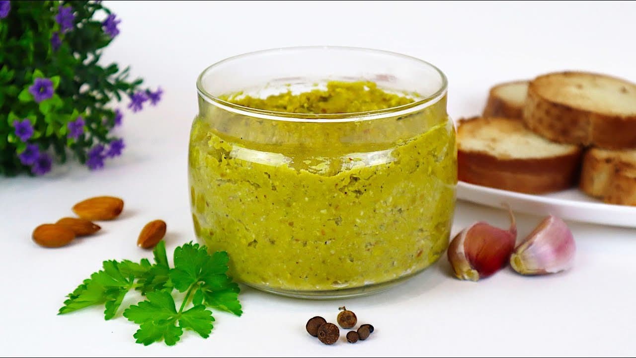 Pesto vert aux petits pois, amandes et noix