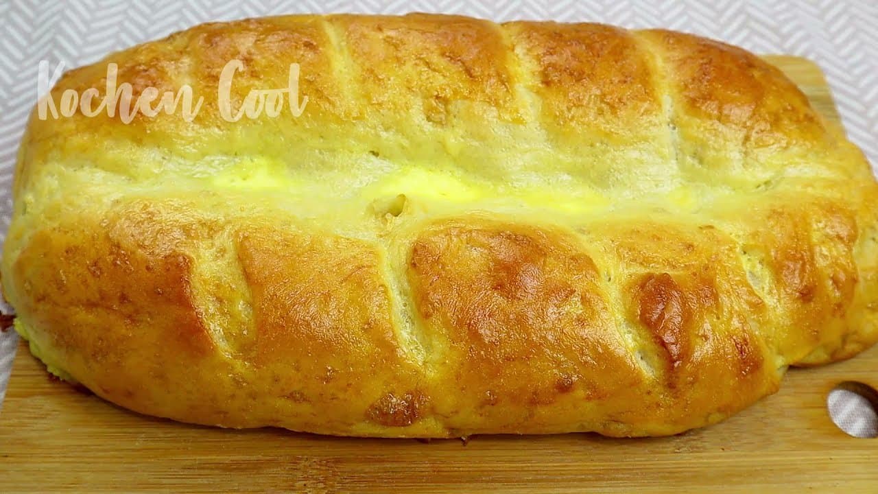 Pan blanco casero estilo panadería con glaseado de huevo