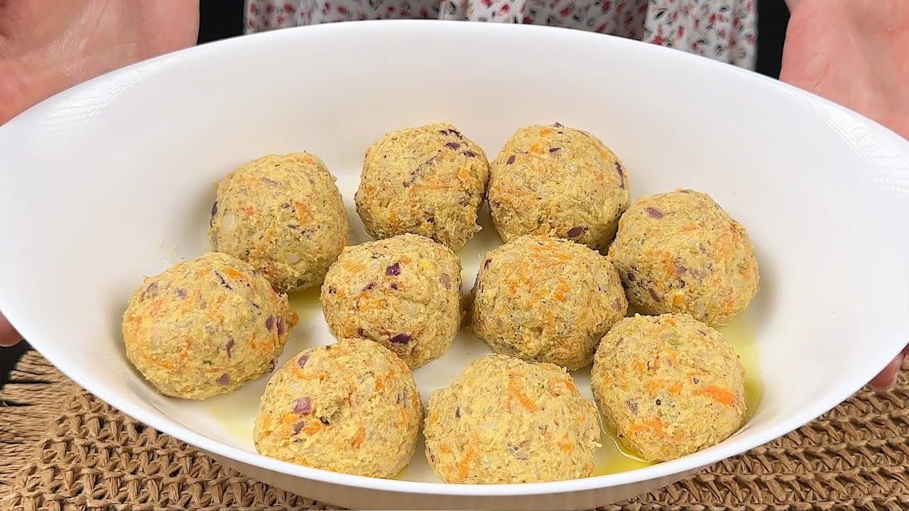 Galettes végétaliennes aux lentilles et au riz avec sauce à l'avocat