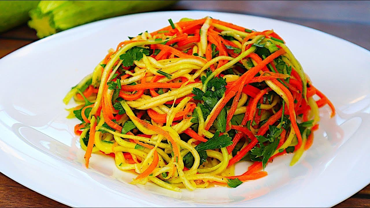 Salade vitaminée courgette-carotte à l'ail