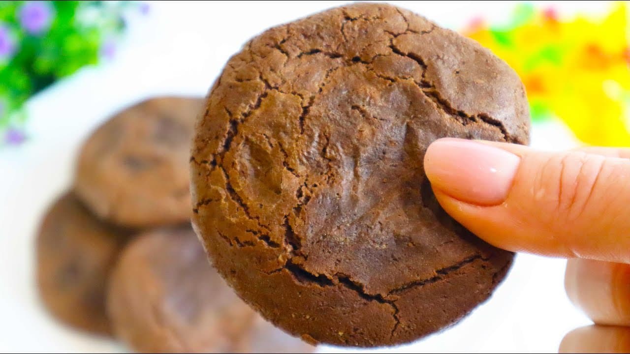 Gluten-Free Dairy-Free 3-Ingredient Cocoa Meringues