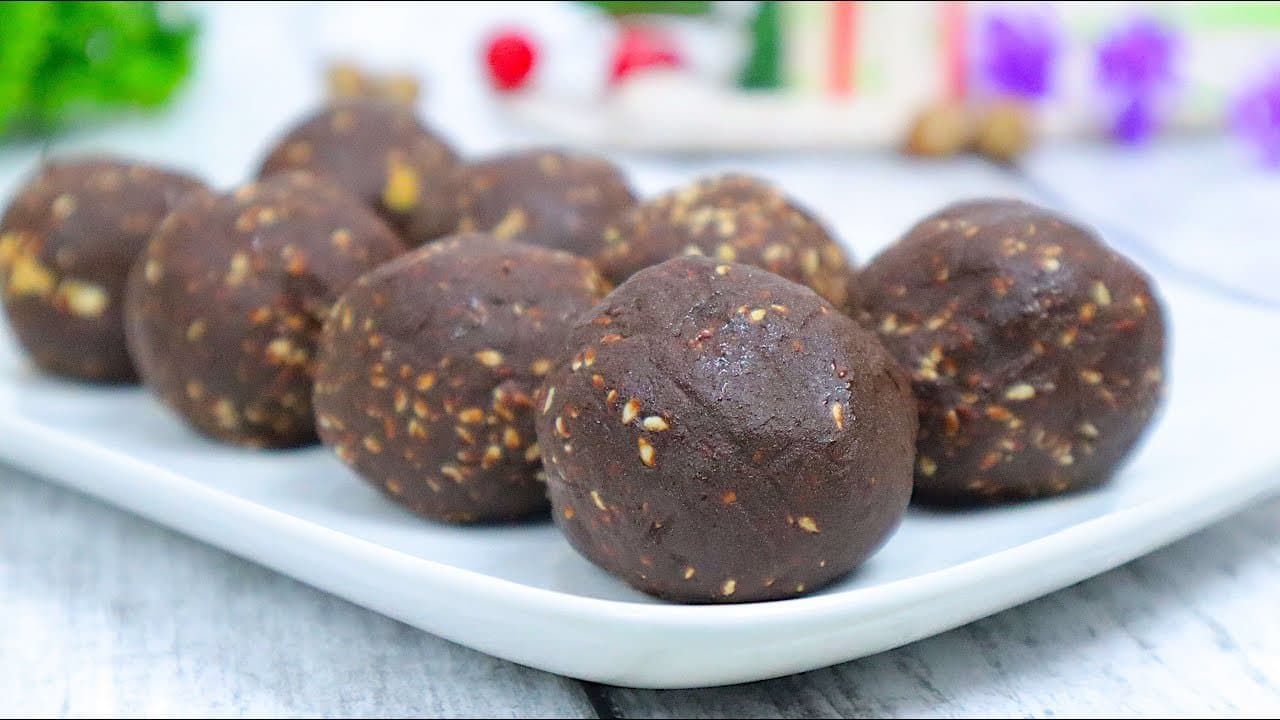 No-Bake Sesame Cashew Chocolate Truffles