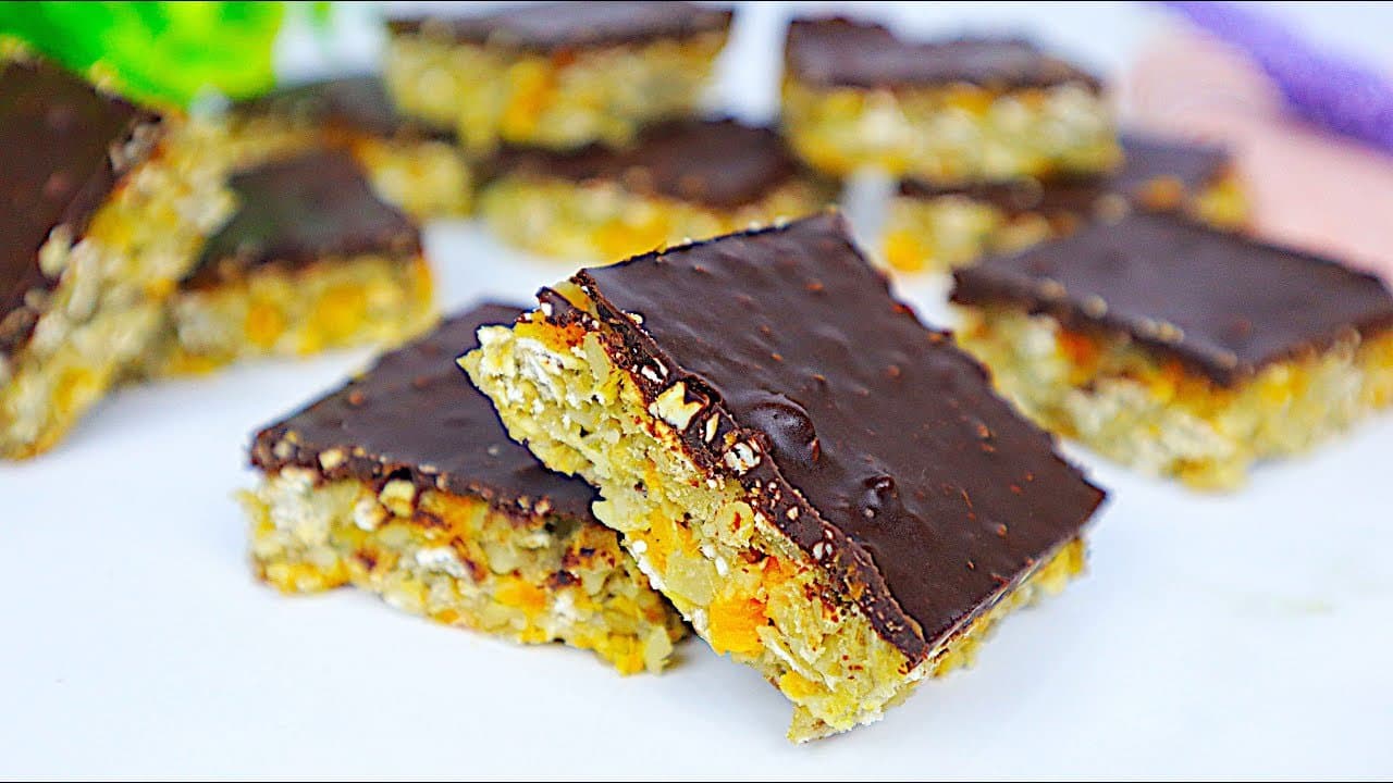 Flourless Banana Oat Bars with Apricot & Cashew