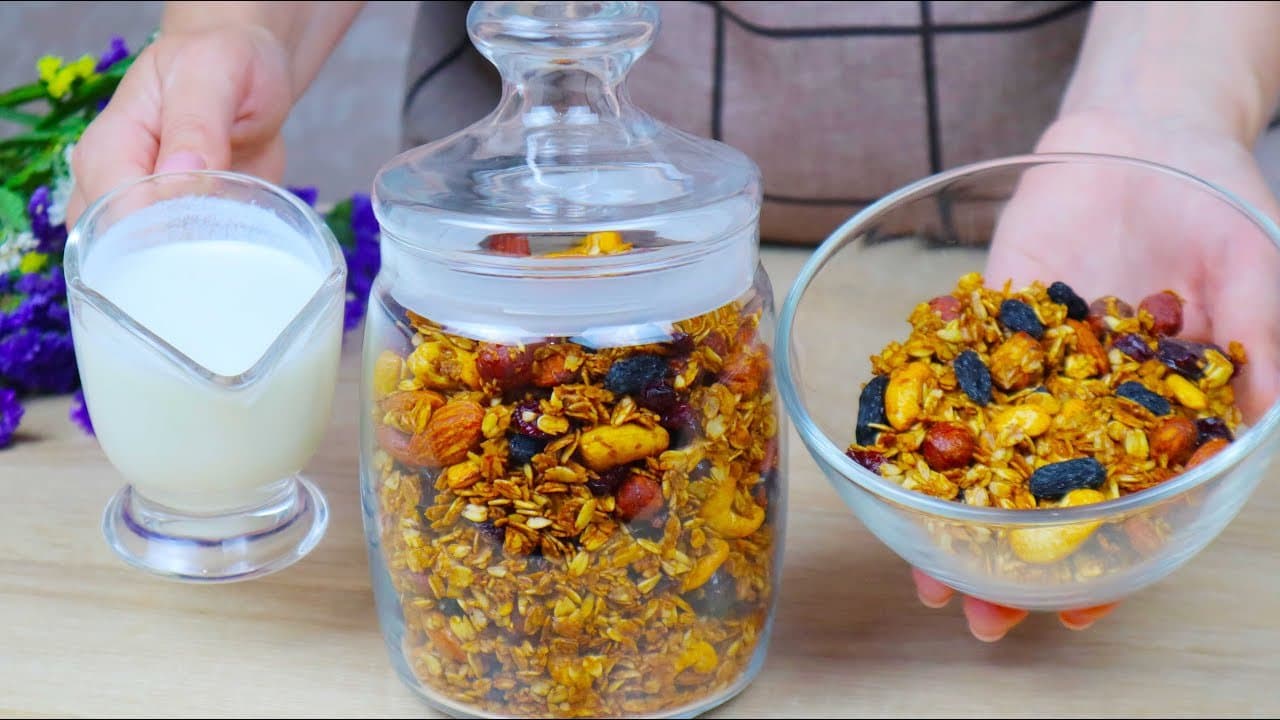 Homemade Oat Cranberry Raisin Granola (No Sugar)
