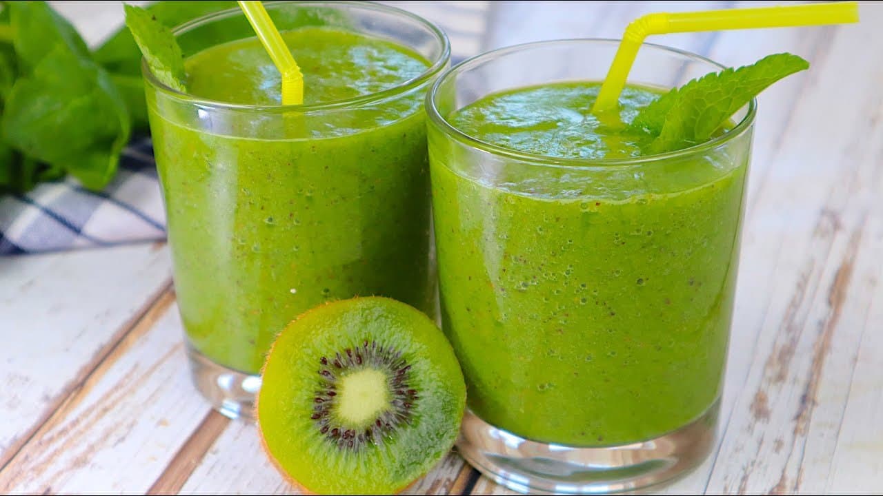 Green Spinach Kiwi Banana Smoothie