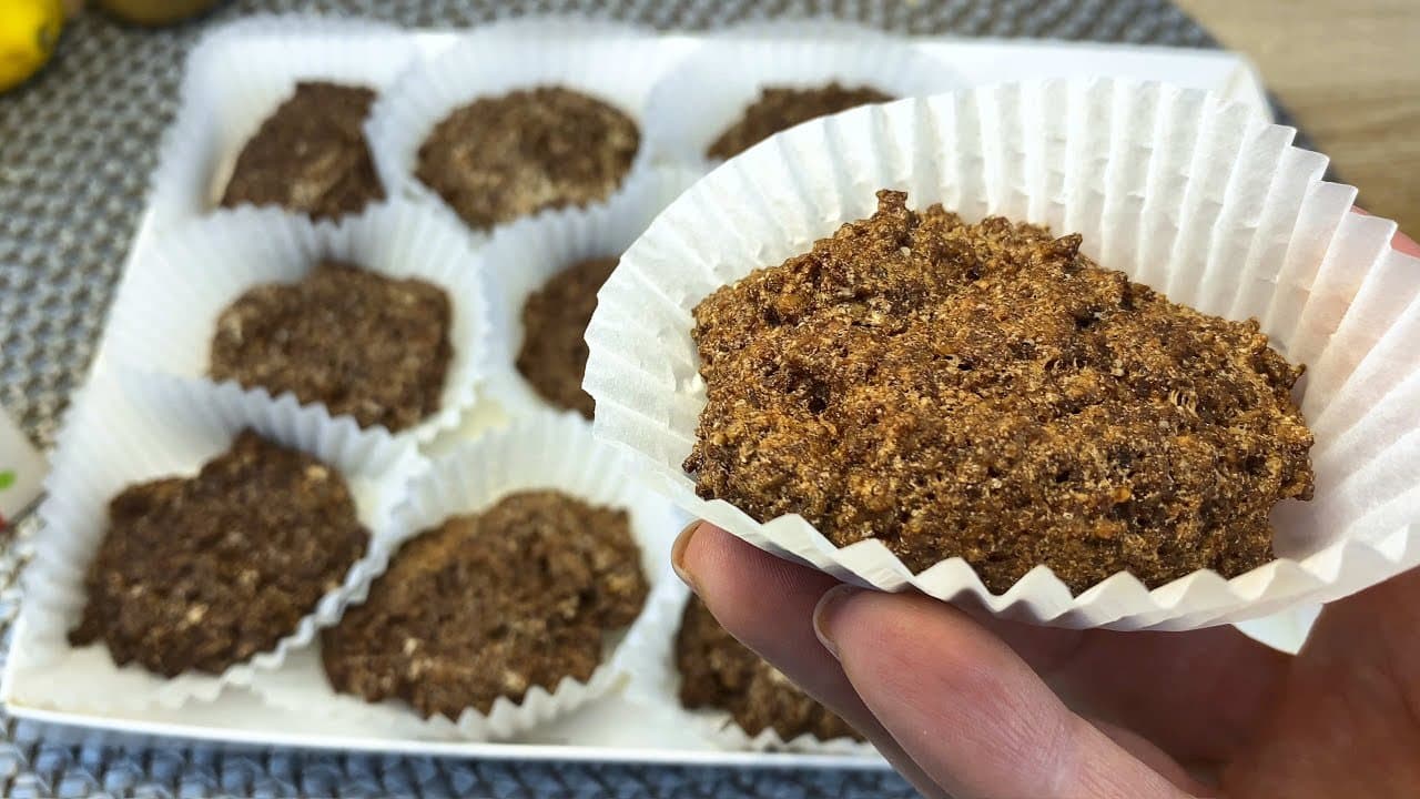 Christmas Walnut Cocoa Meringue Cookies (No Flour)