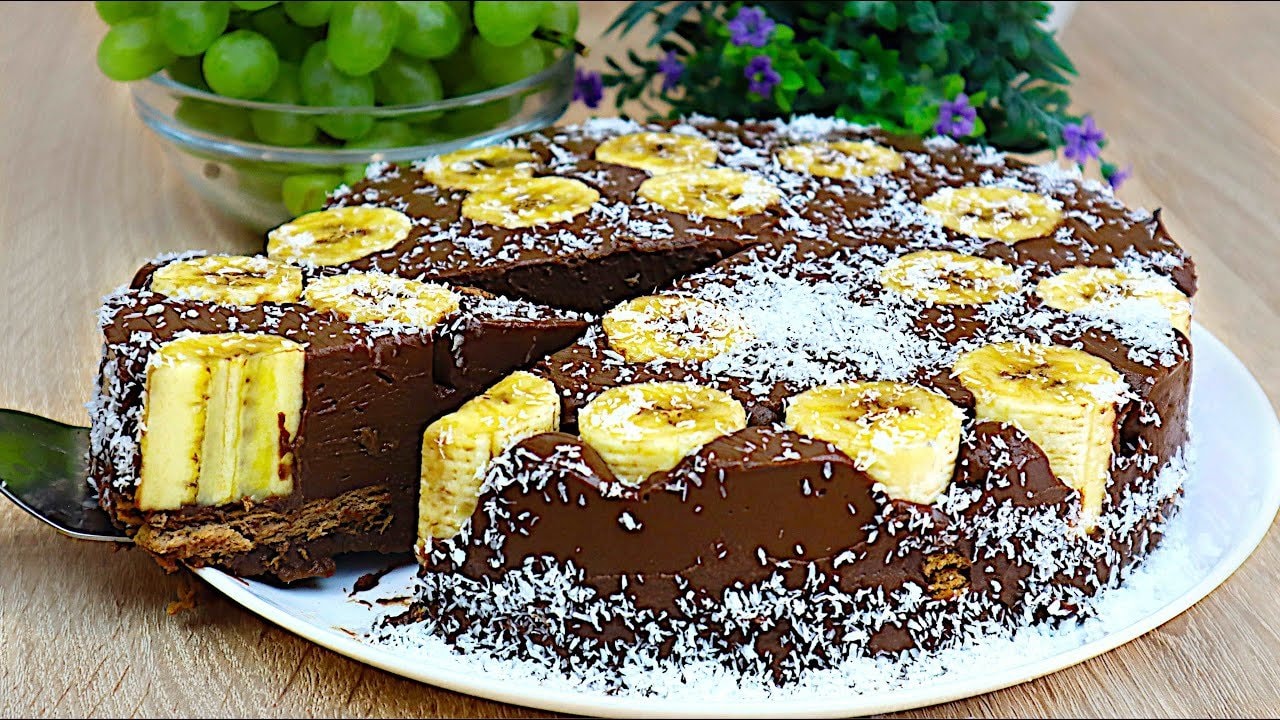 No-Bake 10-Minute Chocolate Banana Cream Cake — A rich no-bake chocolate cream cake set with agar-agar, layered over banana and 