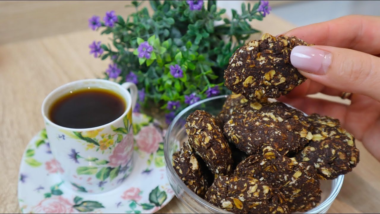 Gluten-Free Flourless Hazelnut Oat Cocoa Cookies — Crunchy gluten-free cookies with a hazelnut-oat base enriched with cocoa and whi