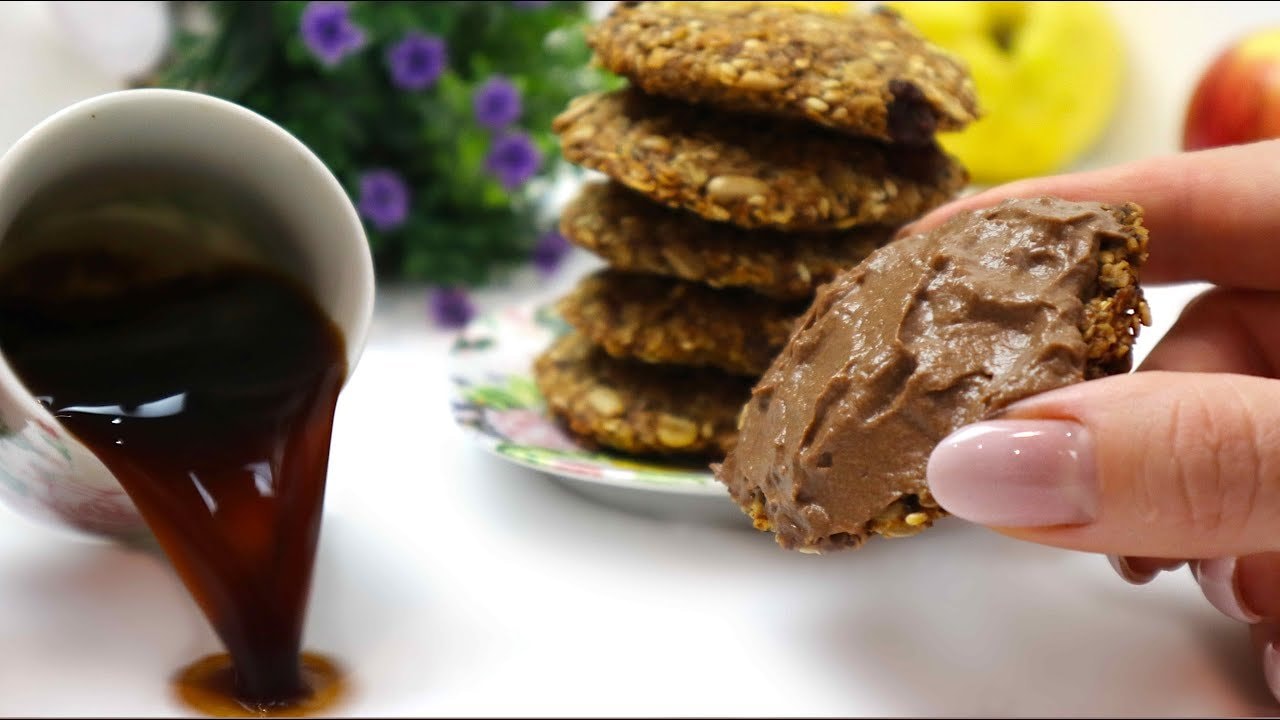Biscuits végétaliens sans farine à l'avoine et banane — Des biscuits végétaliens sans farine à base de flocons d'avoine, de graines de s