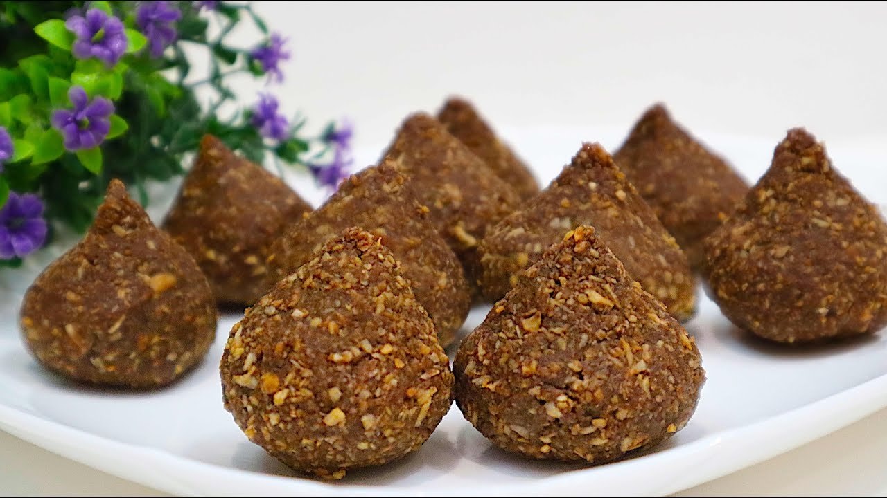 Zuckerfreie Kokos-Kakao-Trüffel ohne Backen — Zuckerfreie Trüffel aus leicht gerösteten Kokosraspeln, Kakao, Hafermehl und Hon