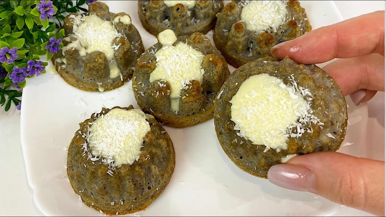 Glutenfreie Bananen-Eiweiß-Kekse aus 2 Zutaten — Mehlfreie Kekse aus geschlagenem Eiweiß und zerdrückten Bananen, getoppt mit wei