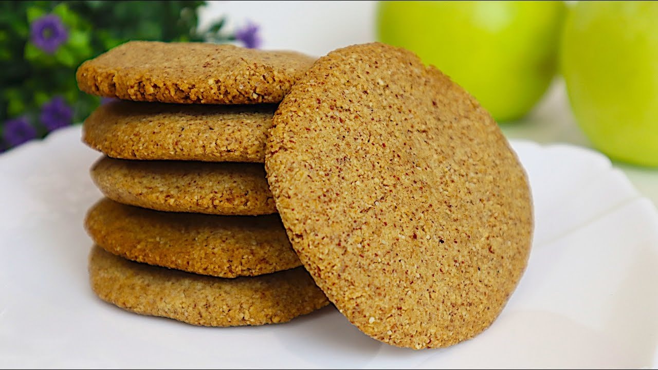Galletas de cacahuete sin gluten con 3 ingredientes — Galletas rápidas sin gluten con cacahuetes tostados, un huevo y azúcar moreno. C