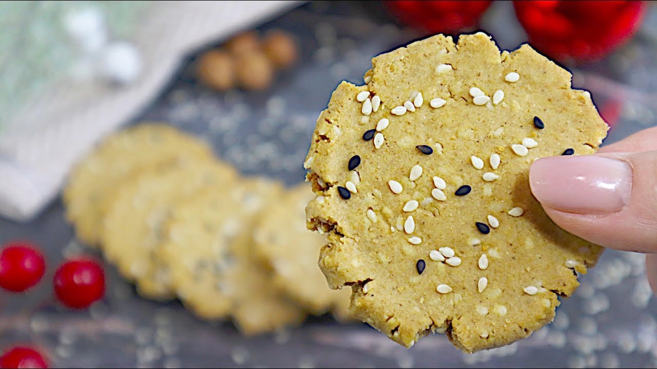 Sugar-Free Vegan Oat Flour Crumble Cookies — Soft, crumbly oat-flour cookies for Christmas baking. No white sugar — bound wit