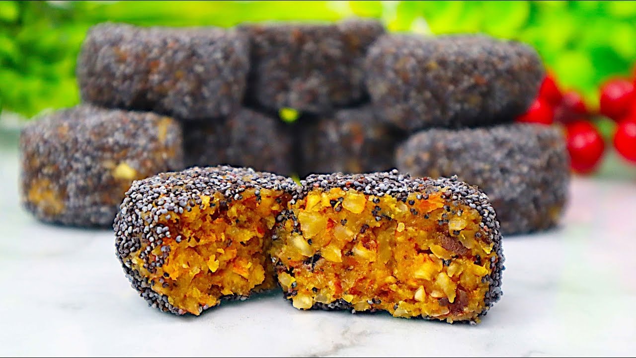 Vegane Mandarinen-Mandel-Energiebällchen, glutenfrei — Frische Energiebällchen mit in der Pfanne gerösteten Mandeln, einem Mandarinen-A