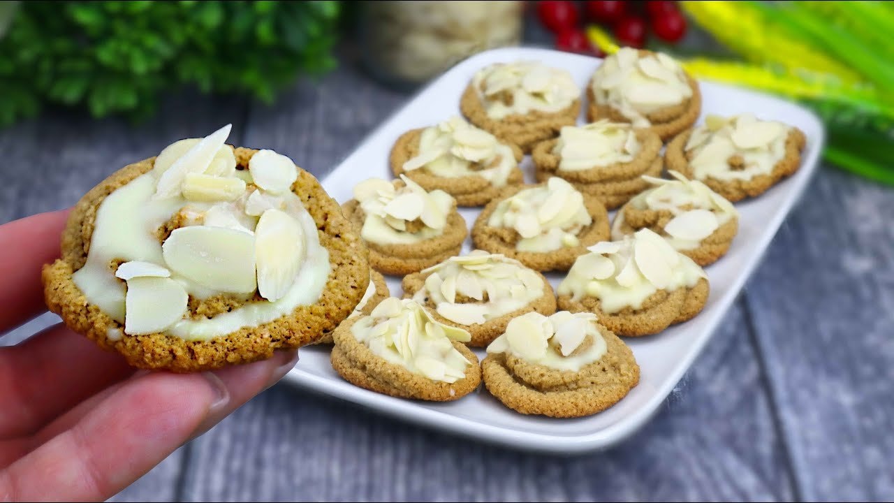 Biscuits aux amandes, citron et gingembre (sans gluten, sans sucre) — Biscuits aromatiques à la farine d'amandes avec gingembre moulu, zeste de citron
