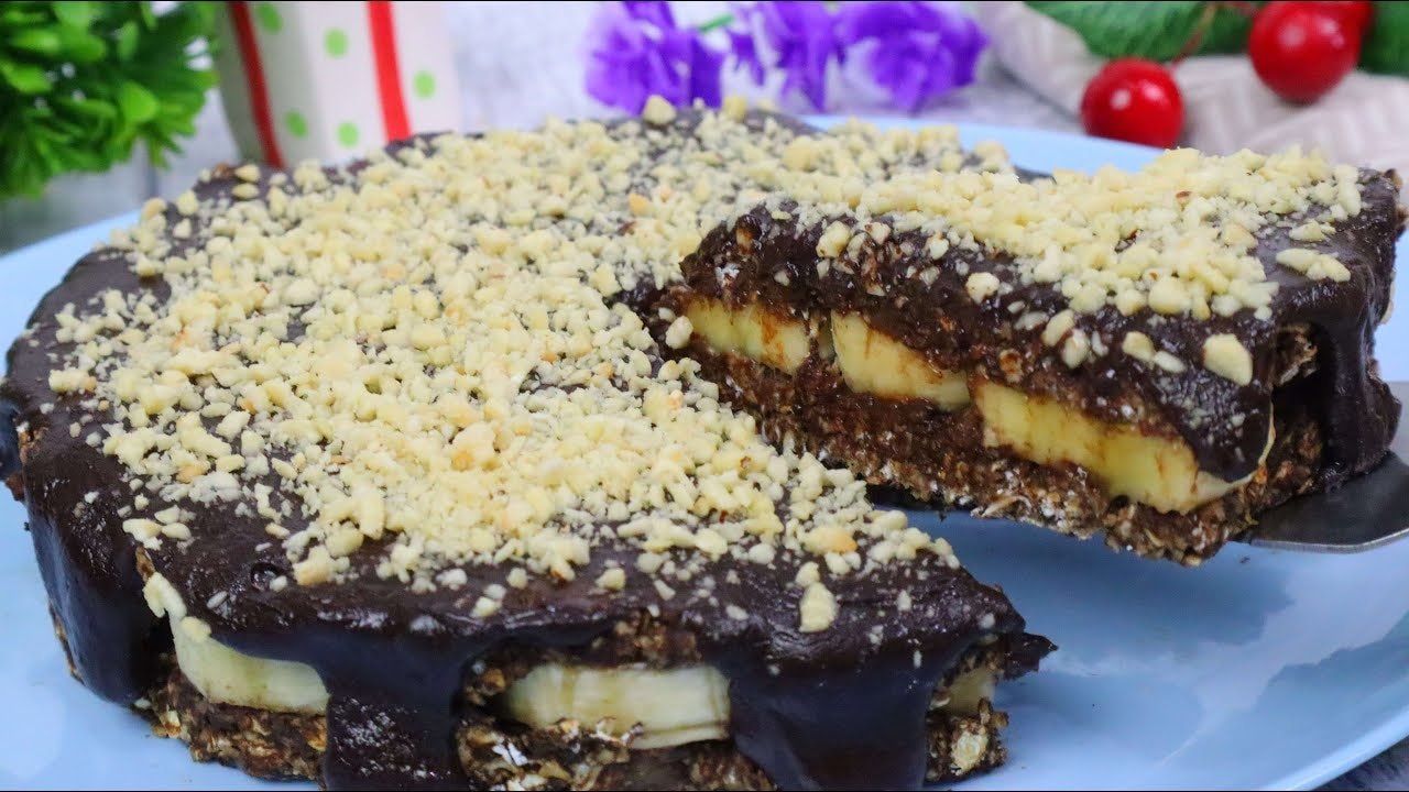 3-Ingredient Banana Oat Chocolate Cake (No-Bake) — No-bake layered cake from toasted oats, mashed banana and cocoa, split in two wi