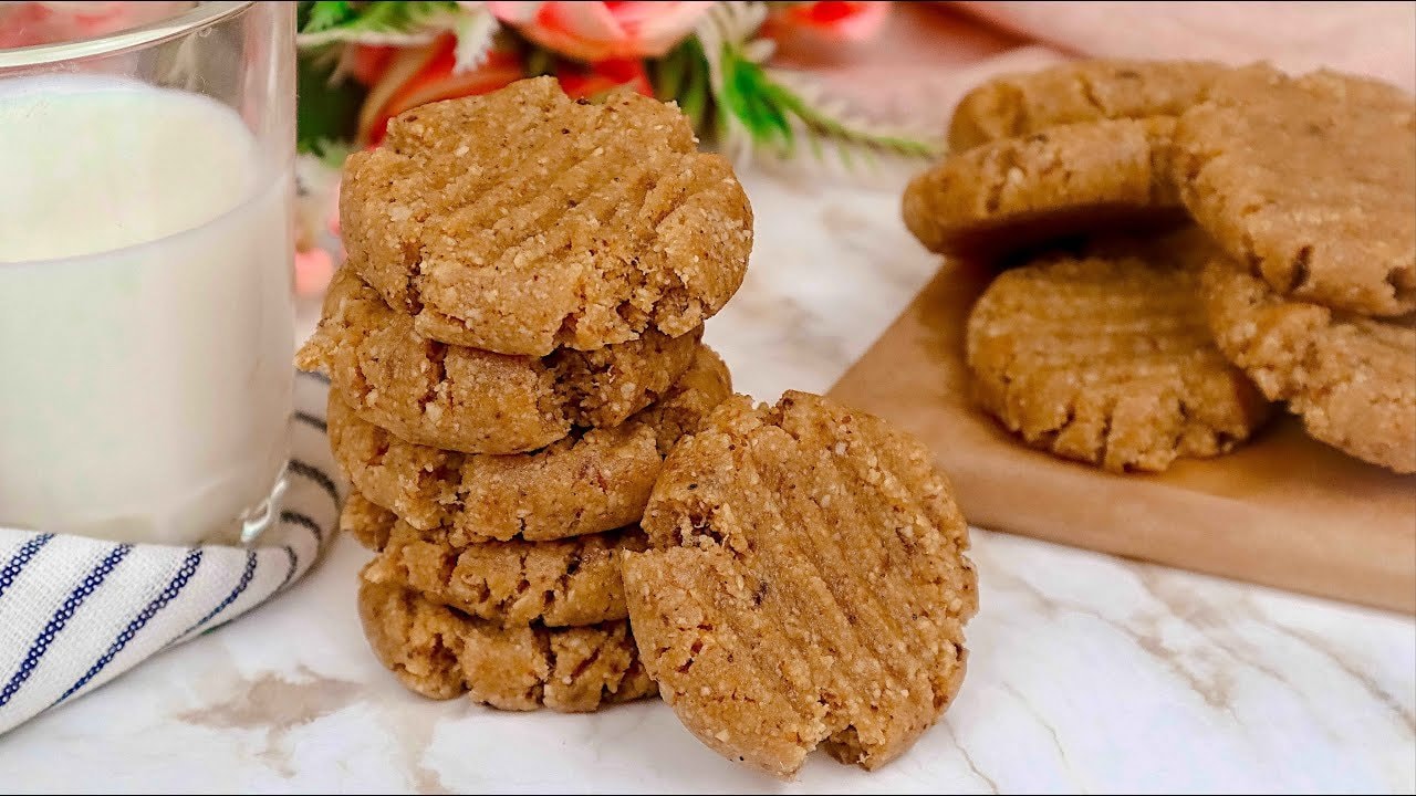 Erdnussbutter-Mandel-Kekse ohne Backen aus 4 Zutaten — Weiche No-Bake-Kekse aus Erdnussbutter, zerdrückten Datteln und leicht geröstete
