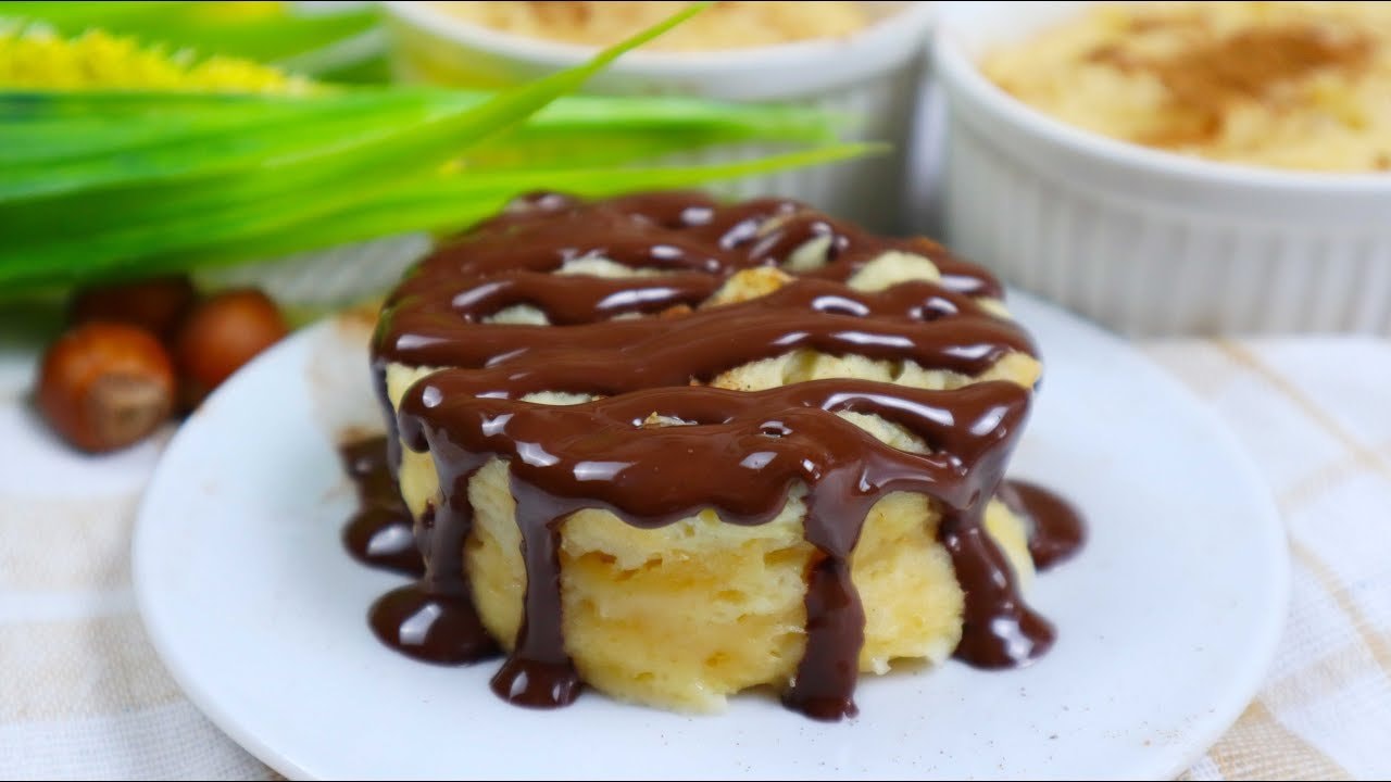 Gluten-Free Apple Charlotte Mug Cake (Sugar-Free) — Light apple charlotte on a rice-flour base with yogurt and a touch of erythritol