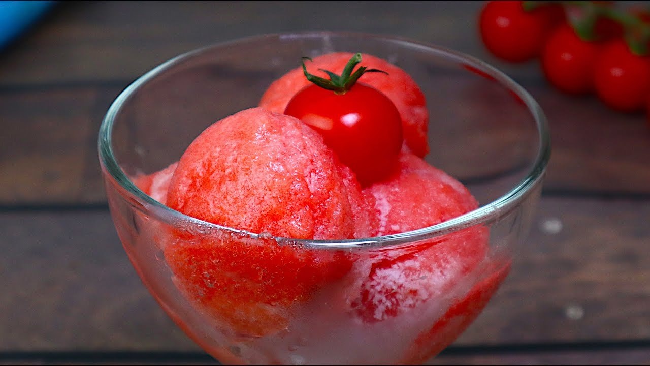 Herzhaftes japanisches Tomatensorbet aus 3 Zutaten — Überraschend pikantes Sorbet aus reifen Tomaten, einem Hauch Sojasauce und Zitro