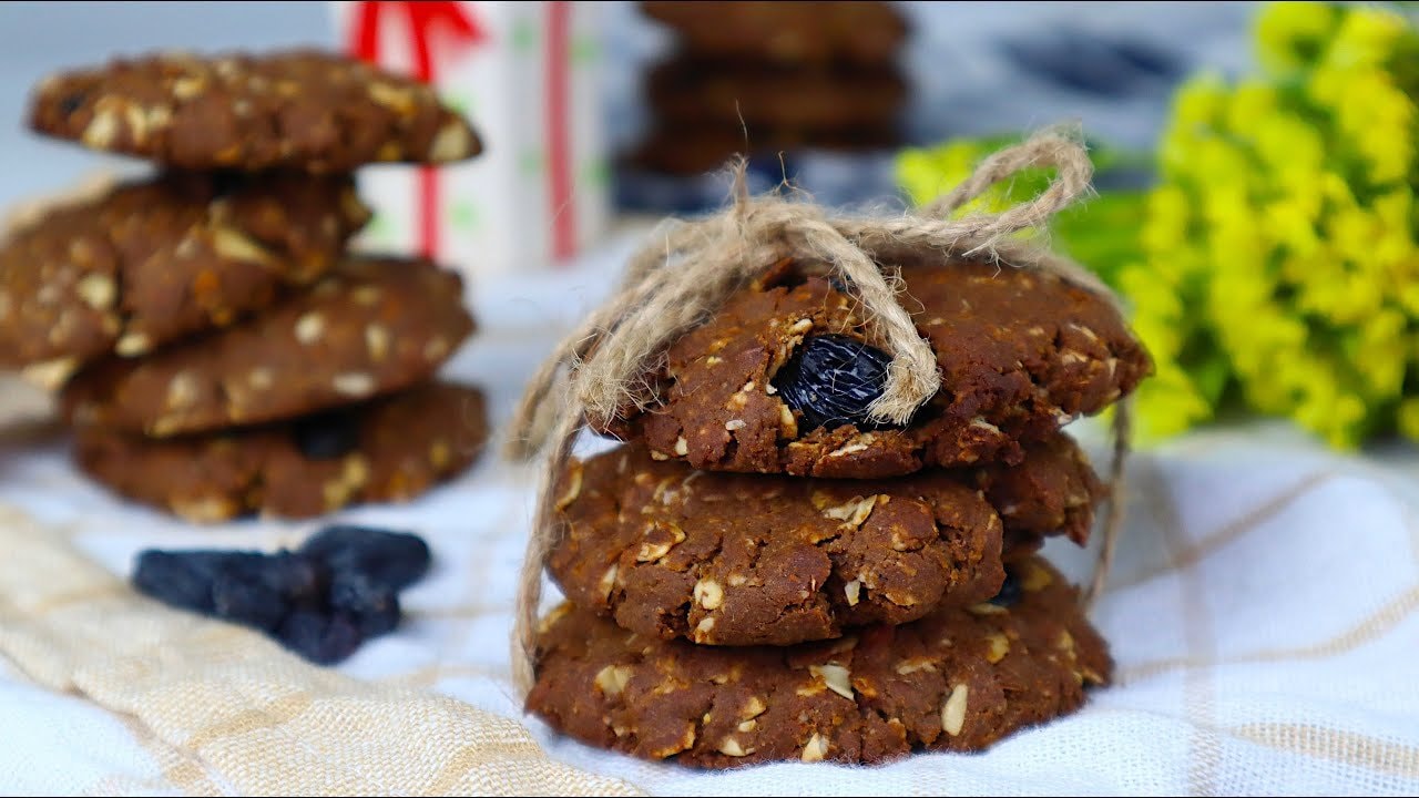 Vegan Flaxseed Oat Raisin Cookies (Egg-Free) — Chewy oat cookies bound by a flax egg, mixed with flax flour, raisins, cinnamon 