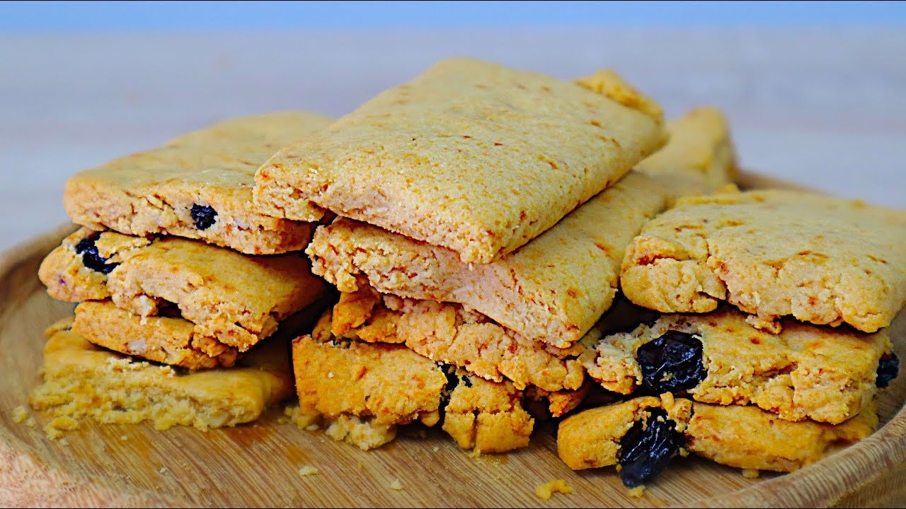 Glutenfreie Walnuss-Rosinen-Mürbekekse — Mürbe Kekse auf Basis einer glutenfreien Mehlmischung, verfeinert mit Walnüssen 