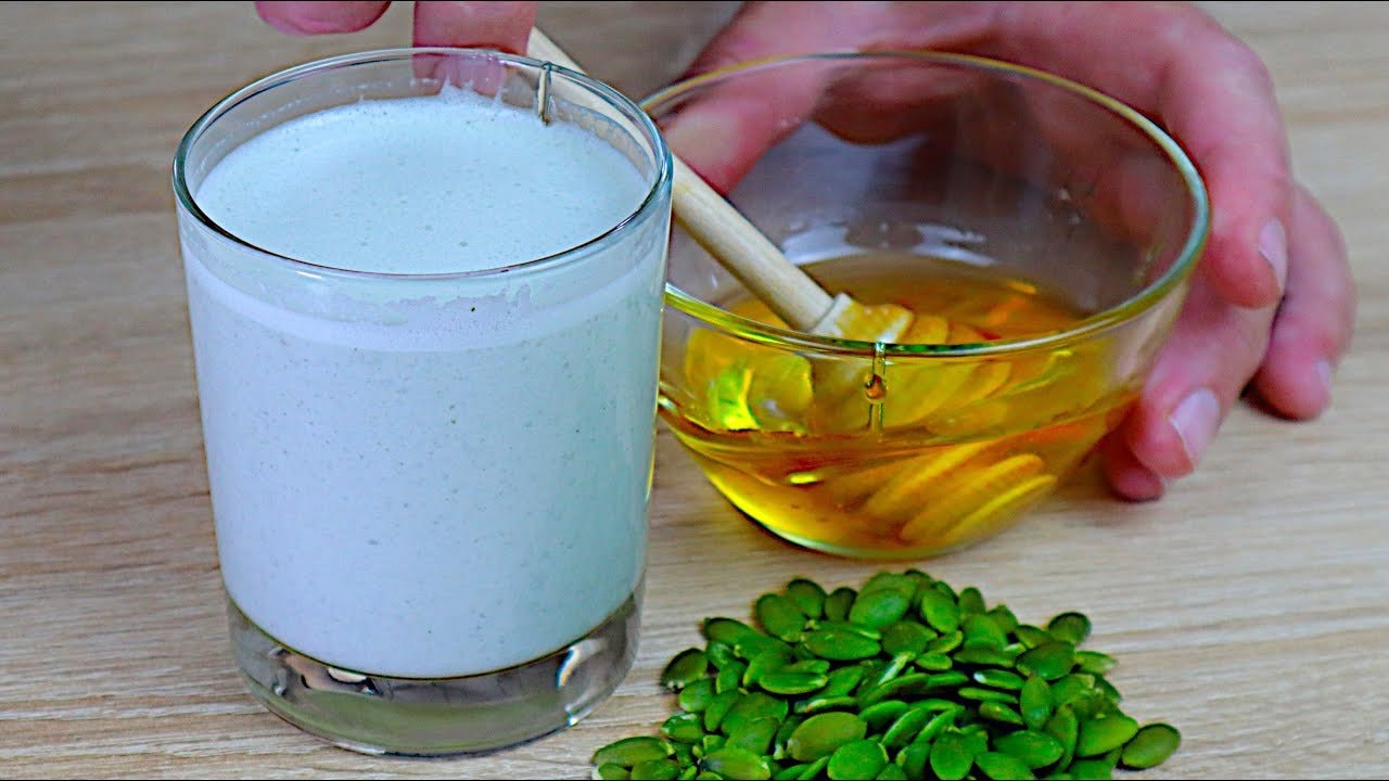 Verdauungs-Smoothie mit Kürbiskernen und Honig — Einfacher Smoothie aus 3 Zutaten, gemixt aus Kürbiskernen, Wasser und Honig. Ein
