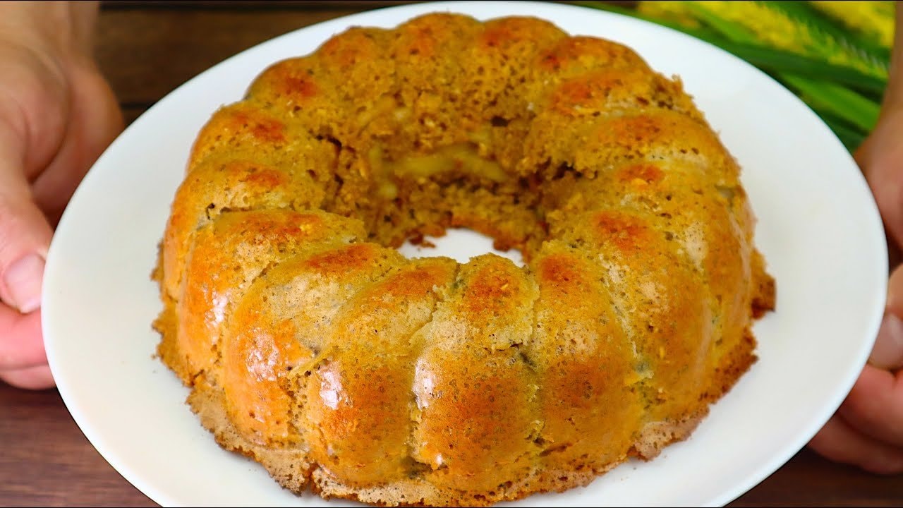 Mehlfreier Hafer-Apfel-Biskuitkuchen — Leichter Biskuitkuchen auf Basis von aufgeschlagenen Eiern, gemahlenen Haferfloc