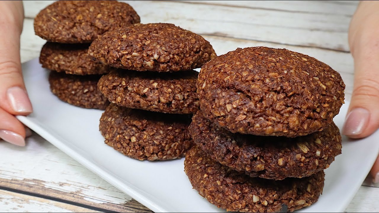 Biscuits du petit-déjeuner avoine-tournesol-cacao (sans sucre) — Biscuits du petit-déjeuner croustillants aux flocons d'avoine, chargés de graine