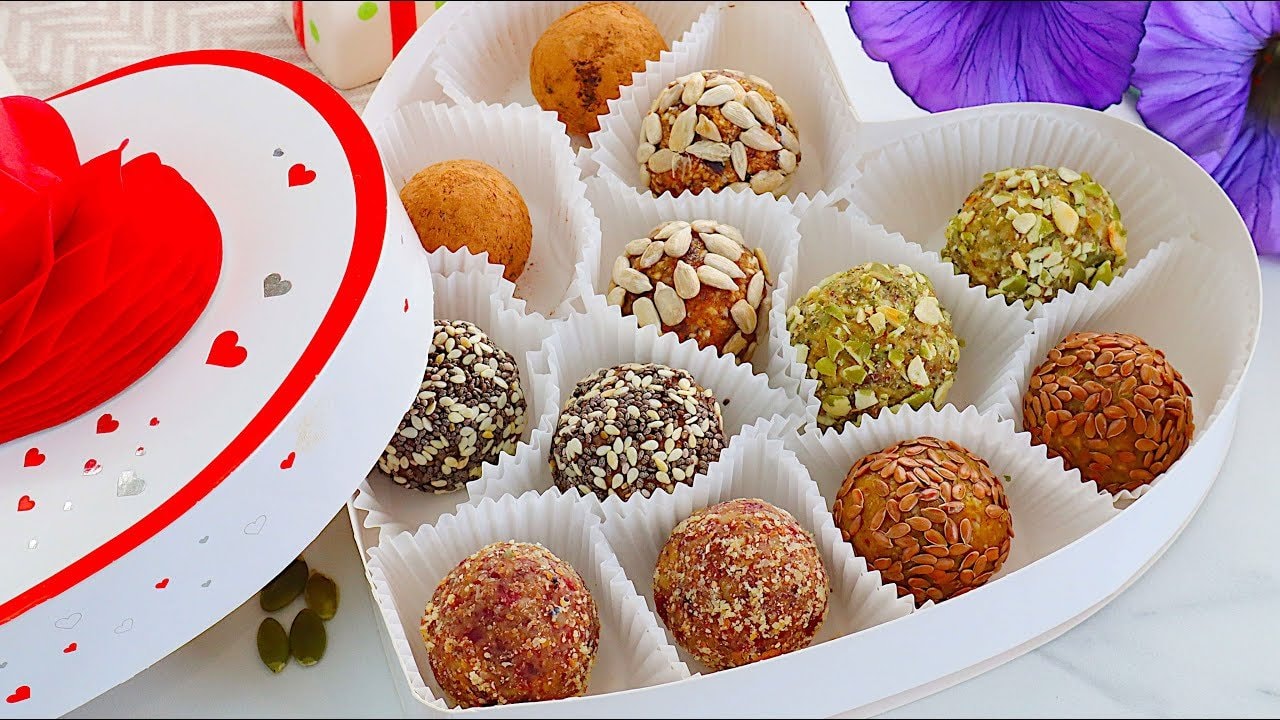 Trufas de chía, sirope de dátil y coco (veganas, sin azúcar) — Trufas blandas sin horno elaboradas con semillas de chía hidratadas, sirope de d