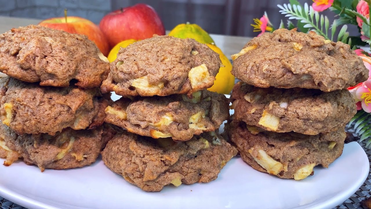 Apfel-Zimt-Buchweizenkekse (Zuckerfrei) — Würzige Apfelkekse mit grünem Buchweizenmehl und einem Hauch Zimt. Gesüßt mit Er