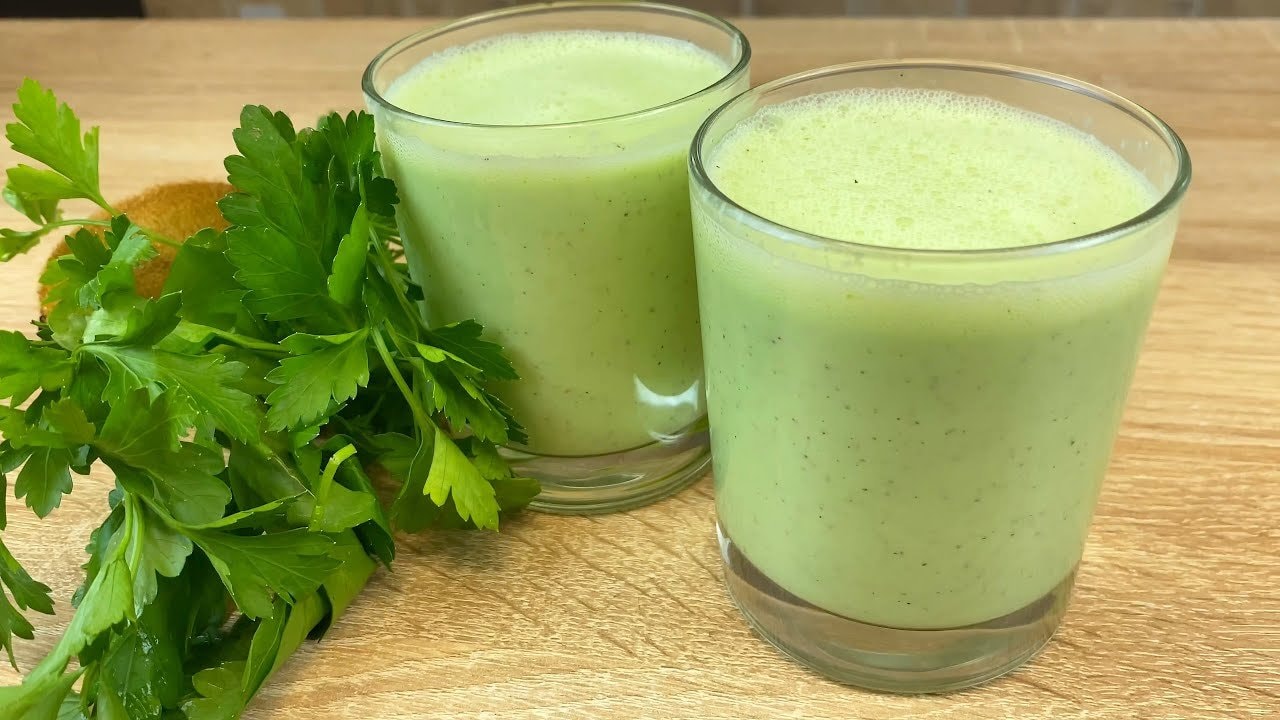 3 Low-Calorie Detox Weight-Loss Drinks — Refreshing trio of daily detox drinks: parsley-lemon-cranberry tea, kiwi-kefir g