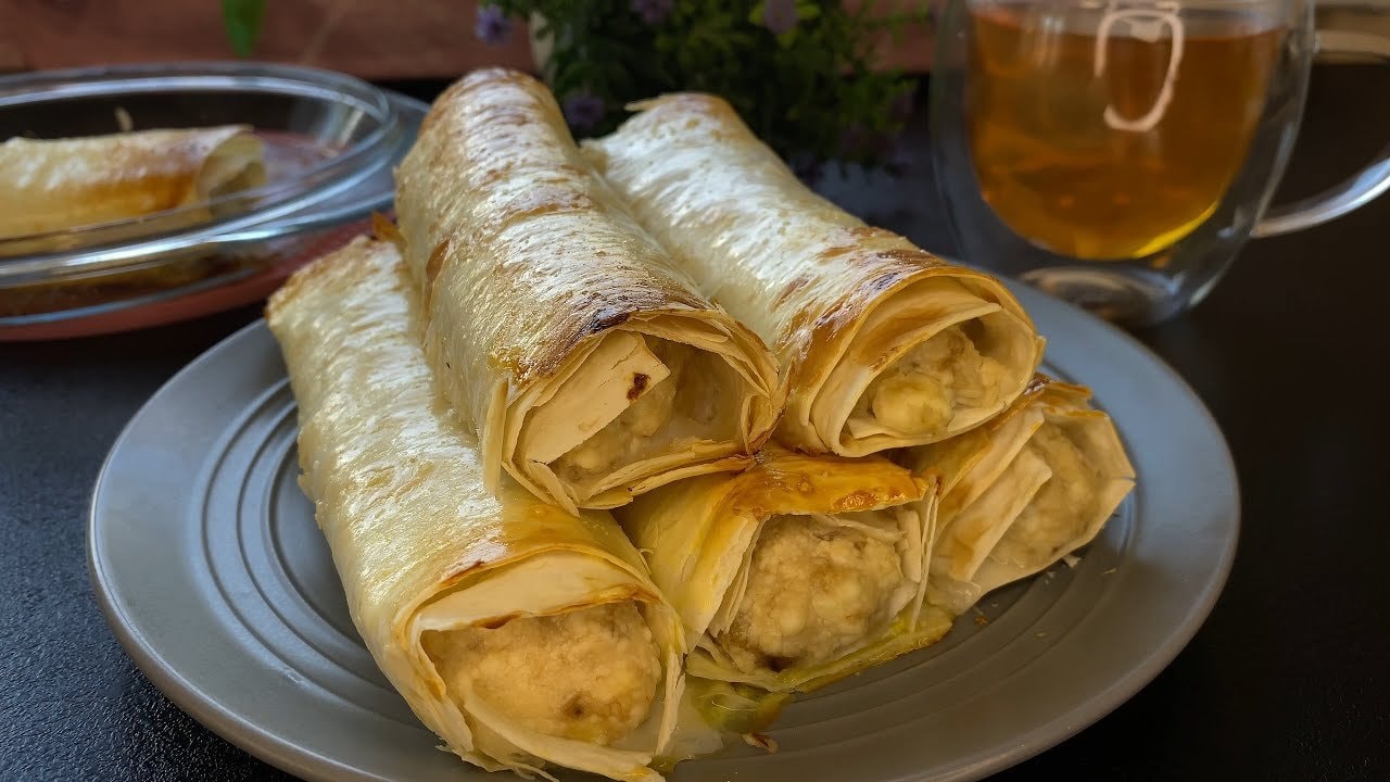 Eiweißreiche Hüttenkäse-Bananen-Pita-Röllchen — Herzhaft-süße Pita-Röllchen, gefüllt mit aufgeschlagenem Hüttenkäse, Banane, Van