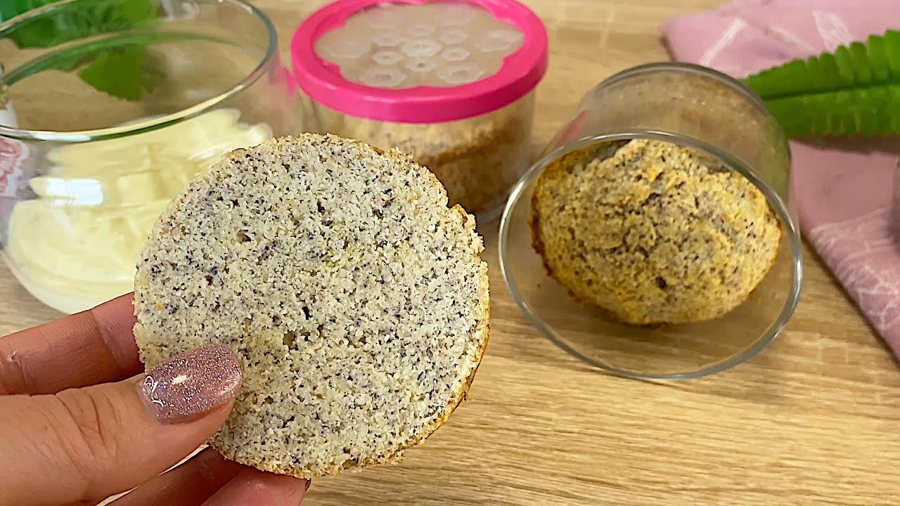 Keto-Mandel-Kokosmehl-Brot im Glas — Kompaktes Keto-Brot, direkt in Glasbehältern gebacken, mit Mandelmehl, Kokosmehl