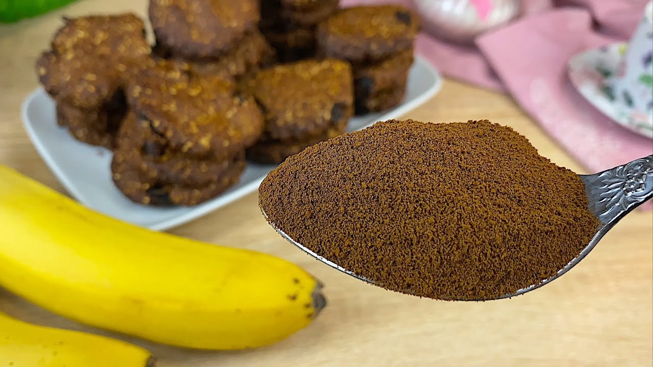 Biscuits au café, noix et flocons d'avoine sans sucre (sans farine) — Biscuits chaleureusement épicés aux flocons d'avoine moulus, noix, sésame, banan